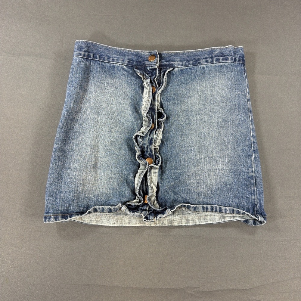 Tommy Bahama cute blue denim skirt featuring a charming ruffled center placket L